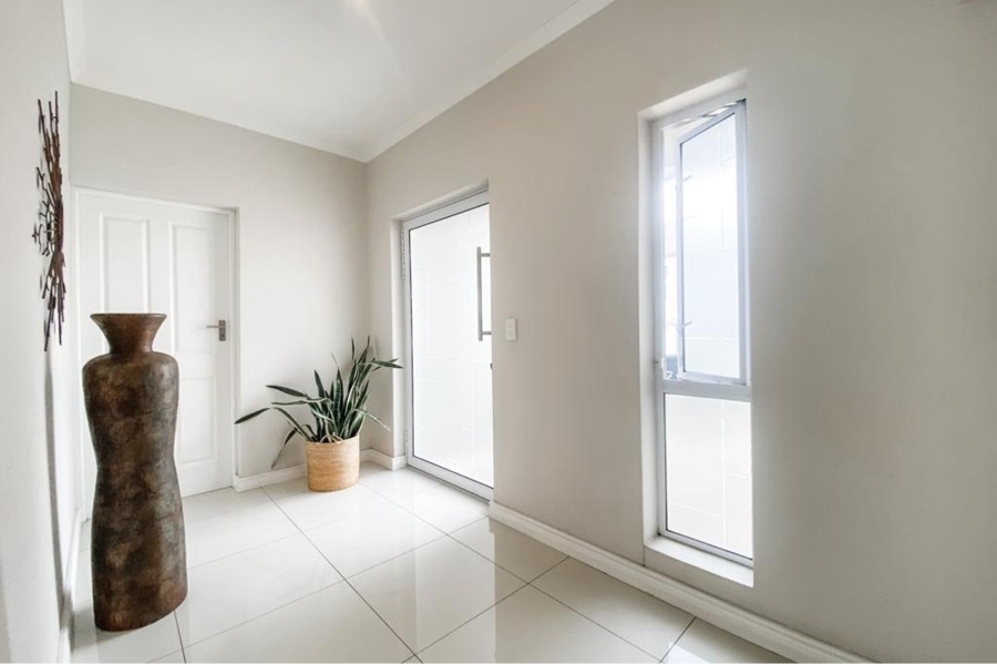 To Let 4 Bedroom Property for Rent in Parklands North Western Cape
